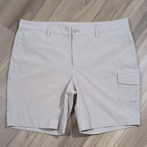 Eddie Bauer Cream Cargo Shorts with Tailored Style and Subtle Texture